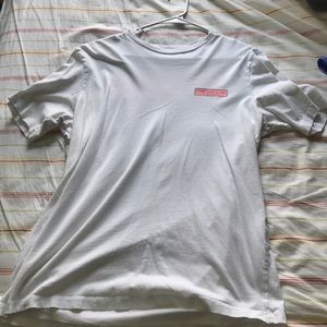 White vineyard vines shirt